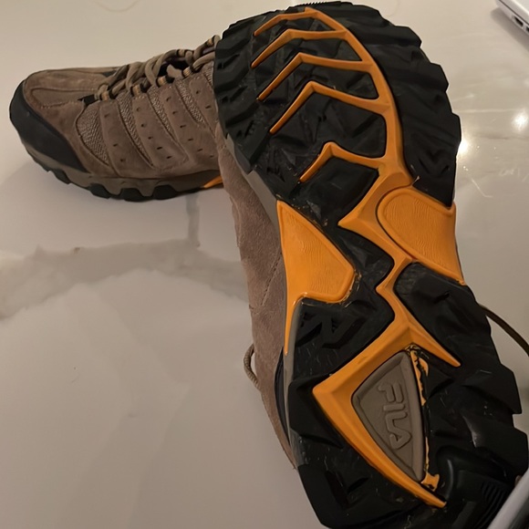 Fila hiking shoe men’s 10 1/2 like new brown suede rubber soles comfortable - Picture 3 of 6